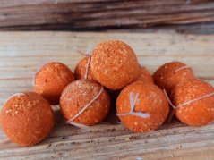Rohlíková bomba – plovoucí nástraha s delší výdrží ve vodě! Snadno ji nastražíš, háček zůstává volný a ryby přitahují vábící kousky plné tajemství. Rohlíková bomba – plovoucí nástraha s delší výdrží ve vodě! Snadno ji nastražíš, háček zůstává volný a ryby přitahují vábící kousky plné tajemství.
