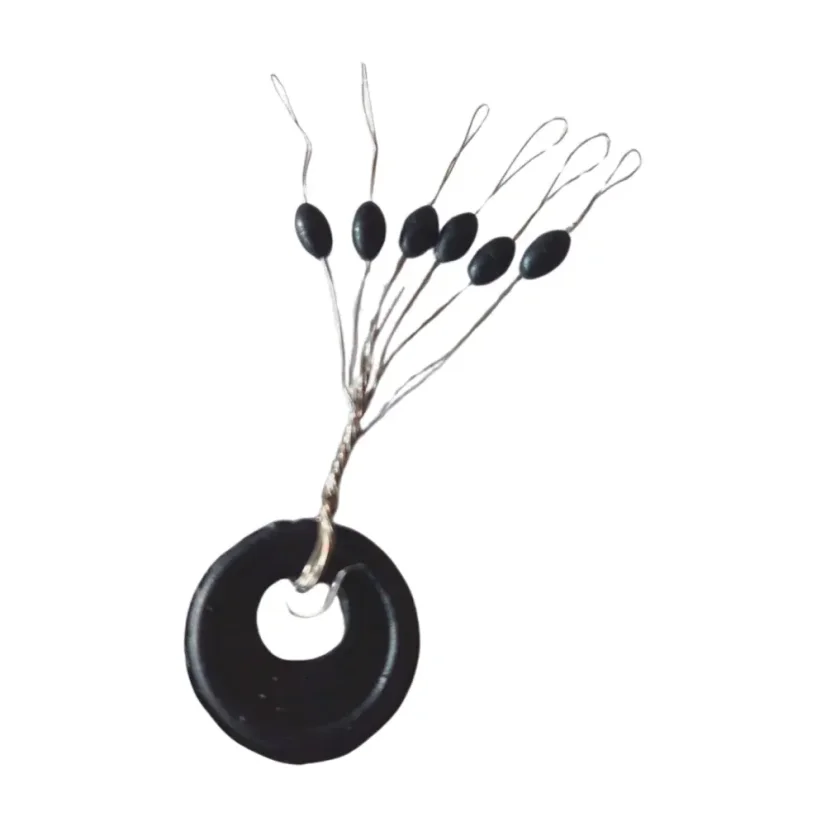 Malý, ale důležitý kámoš, co drží návnadu tam, kde má být – bezpečně a spolehlivě.